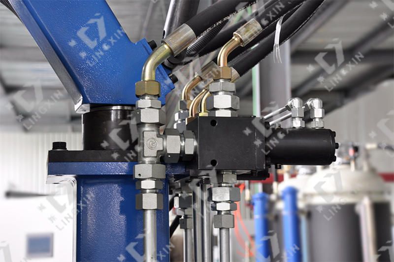 聚氨酯發(fā)泡機