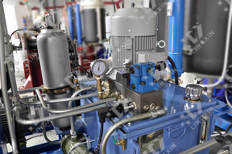 聚氨酯發(fā)泡機(jī)