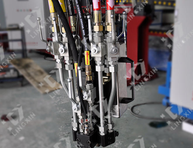 聚氨酯澆注機(jī)澆注頭